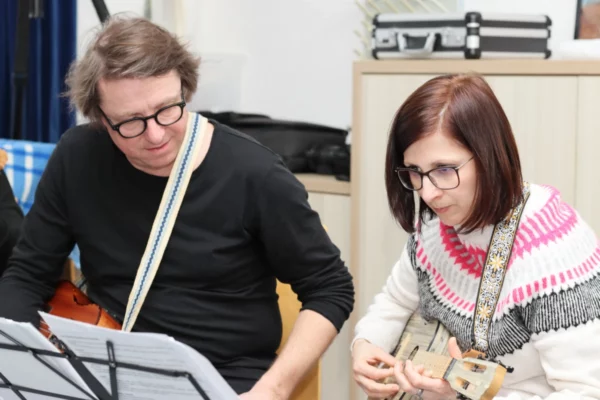 Ukulenka - ukulele workshop - momentka z hraní
