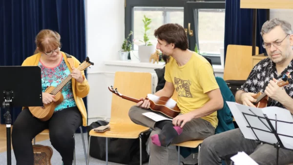 Ukulenka - ukulele workshop - momentka z hraní